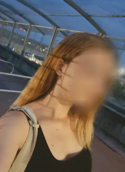 Astrid, 23