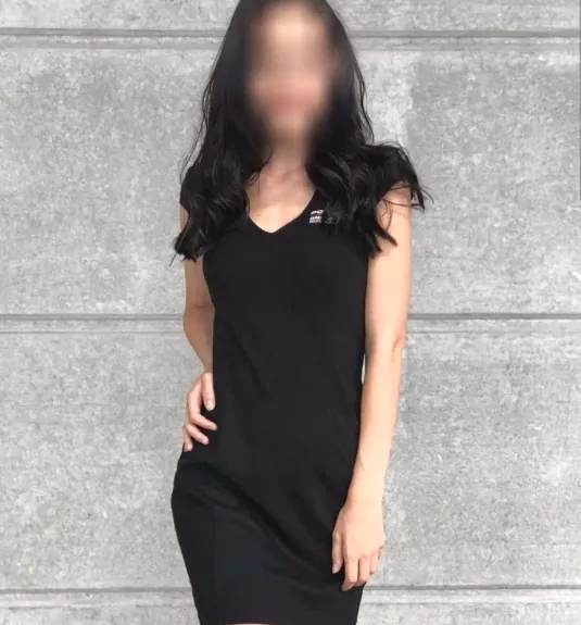 Caroline, 32