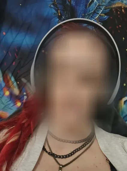 Caroline, 36