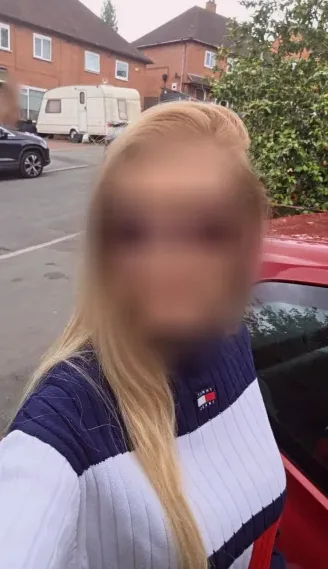 Ellie, 39