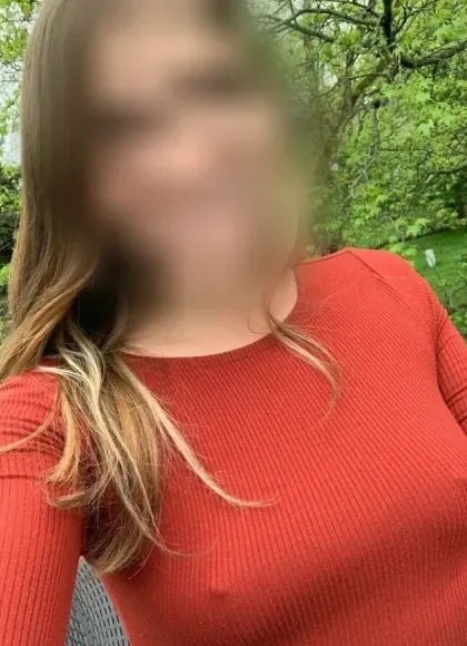 Emilie, 32