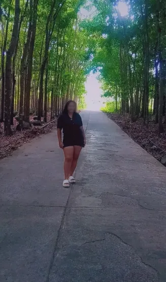 Laura, 23