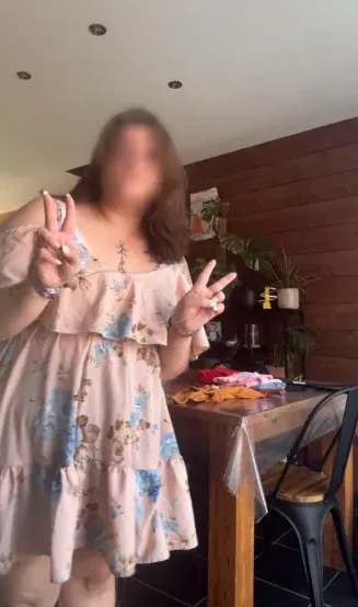 Sara, 23