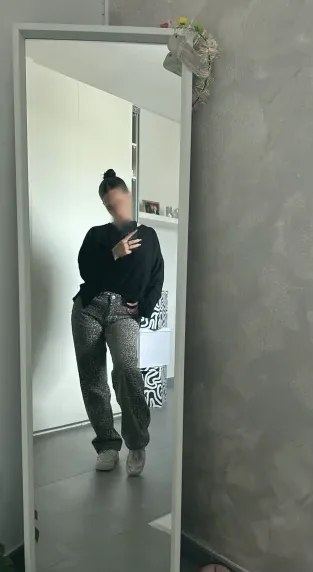 Simone, 21